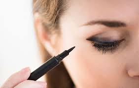 Pencil Eyeliner Vs Liquid Which One Should You Be Using Pencil Eyeliner Eyeliner Products How To Apply Eyeliner