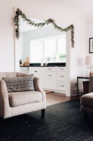 It is a very comfortable way to place a frame of up to 4 kilos, which is fairly substantial. How To Hang Garland Without Nails Or Damage Decor Hint
