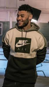 Find out what house the english central midfielder lives in or have a quick look at his cars! Alex Oxlade Chamberlin