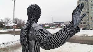 Ее спилили с пьедестала на третий день после установки. Vlasti Voronezha Zapustili Opros O Perenose V Gorod Pamyatnika Alenke Obshestvo Rbk