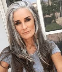 Sistema per ottenere liscio con effetto naturale su capelli sale e pepe, ideale anche per l’uomo, dona idratazione profonda, lucentezza estrema. 89 Idee Su Capelli Bianchi Donne Capelli Bianchi Capelli Capelli Grigi