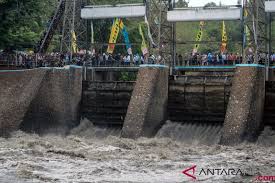 Kantor polsek di jalan kuripan kidul kecamatan pekal. Diguyur Hujan 616 Hektare Sawah Di Pekalongan Jateng Terendam Banjir Antara News