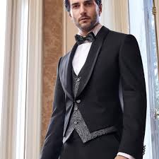 Un abito in lino bianco è ideale per un matrimonio estivo. Tutto Quello Che Devi Sapere Per Scegliere L Abito Da Cerimonia Giusto Per Te Fashion Blog