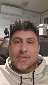 A post for June. A little under 41 years ago, one day removed from the  Imperial County drunk tank, I showed up at this dorm room in Boston to  start a new