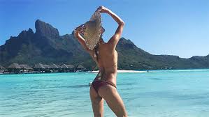 View 100 189 nsfw pictures and videos and enjoy bigasses with the endless random gallery on scrolller.com. Alessandra Ambrosio Flaunts Her Booty In A Bikini While In Bora Bora Hollywood Life