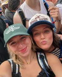 Jesi Hall's Instagram, Twitter & Facebook