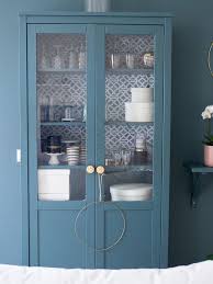 Dekosamstag Ikea Hemnes Vitrine Lackieren Und Mit Stoff Beziehen Vitrine Ikea Ikea Hemnes Deco Chambre Tendance