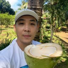 Song Gil-yong, 71, who had tirelessly searched for his missing daughter,  Hye-hee, for more than 25 years by putting up banners all over the country,  has passed away without ever finding her.