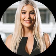 After taking a year off to travel and enjoy an incredible OE, I'm thrilled  to be back at Bayleys Real Estate doing what I love. Last week, I sold two  fantastic properties