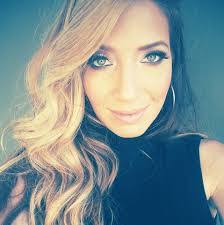 Juliette Schwartz's Instagram, Twitter & Facebook