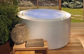 Whirlpool Im Garten Gonnen Sie Sich Diese Besonde Art Entspannung Whirlpool Whirlpool Terrasse Garten
