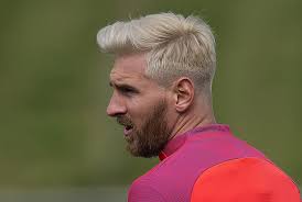 Lionel messi 2016/17 ● dribbling skills & goals ● full hd 1080p lionel messi ● fc barcelona player lionel messi just went platinum blonde. Lionel Messi S Blond Hair July 2016 Popsugar Latina