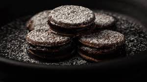 Maybe you would like to learn more about one of these? Biscotti Farciti Con Ganache Al Cioccolato La Ricetta Degli Alfajores