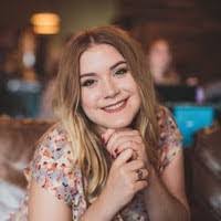 Lorrie Maxson's Instagram, Twitter & Facebook