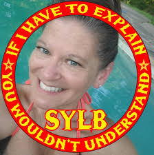 Elizabeth Mantooth's Instagram, Twitter & Facebook