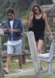 In the post, louis was seen taking a selfie, while eleanor hugged him from behind. Its Official Louis Tomlinson Eleanor Calder Have Split Up Louis Tomlinson Eleanor Calder One Direction Louis Tomlinson Eleanor Calder