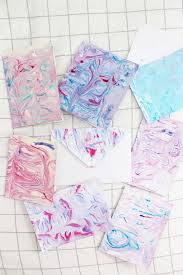 Papier Marmorieren Mit Rasierschaum Einfache Diy Anleitung In 2020 Rasierschaum Sommerliche Bastelarbeiten Diy Weihnachtsgeschenke