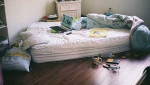 21 Simple Bedroom Ideas Saying No To Traditional Beds Mattress On Floor Simple Bedroom Traditional Bed