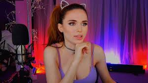 Amouranth is an american professional cosplayer, twitch streamer, model and social media amouranth height & weight. Amouranth Exposes Erobb S Bizarre Twitch Chat Logs Dexerto
