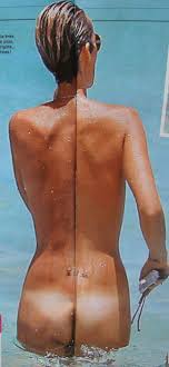 Toutes les photos de Laeticia Hallyday nue et seins nus - Whassup