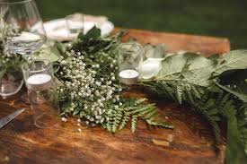 Using eucalyptus leaves, this greenery garland brings a lush, green feel to any. 7 Diy Floral And Greenery Wedding Table Runners Weddingomania