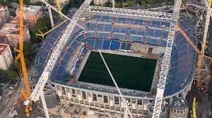 Un paseo por la transformación del estadio más famoso del mundo. Santiago Bernabeu Aceleron A La Instalacion De La Cubierta Del Nuevo Estadio