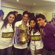 अपनी मैनेजर को इतनी सैलरी देते हैं Shahrukh Khan, जितनी Hero साल में  फिल्मों से नहीं कमा पाते! - know about the shahrukh khan maneger pooja  daldani-mobile
