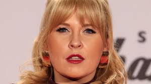 The second youngest child of the kelly family, she is the only one born in germany. 2021 Schlager Maite Kelly Tearful Posting Fans Worried
