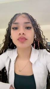 Is the Gibson J-200 guitar's finish just aesthetics?