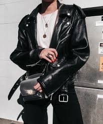A Beautiful Black Leather Jacket Is A Must Have For The Autumn And Winter Of 2018 19 It Is Something You Just Have To Ow Fashion Street Style Everyday Fashion
