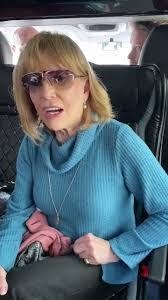 Leslie Charleston's Instagram, Twitter & Facebook