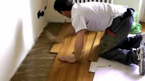 Novalux pavimenti è una delle poche aziende a milano che tratta i pavimenti in bamboo e per i quali ha soprattutto realizzato un servizio ad hoc, pavimenti in bamboo milano. Parquet Bamboo Come Posare Il Parquet Prefinito Di Bamboo Videoguida Youtube