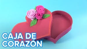 La goma eva es uno de los materiales más versátiles, sobre todo para las manualidades para niños , por eso hoy hemos recogido en un solo post todas las ideas que os hemos traído a lo largo del tiempo, 25 manualidades con goma eva para que os guardéis y os sirvan de inspiración. Como Hacer Una Caja De Corazon Con Goma Eva Dia De La Madre Youtube
