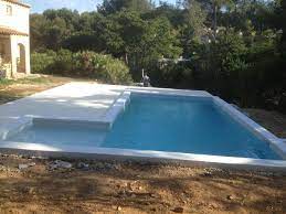 Il ne faut pas la confondre la plage immergée avec la plage californienne qui est une marche surdimensionnée. Construction D Une Piscine En Beton Marinal Avec Plage Californienne Sur Sanary Sur Mer 83110 Var Piscines Amenagements Du Sud