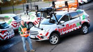 Sie Helfen In Nrw Bei Der Planung Und Uberwachung Des Verkehrsnetzes Strassenplanung Nie Mehr Ohne Drohne Verkehr Drohne Erste Autos