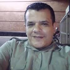 Muchos Albañiles creemos q porque ya sabemos pegar un bloque y usar el  nivel ya somos los mejores Albañiles Pero poco a poco t vas dando cuenta q  llegas a viejo y