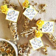 ufak siselerin icine papatya gul yada lavanta konulabilir ve nikah hediyesi yapilabilir dugun sekerleri dugun hediyelikleri nisan