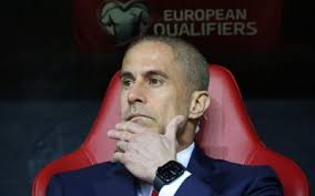 Momente të frikshme, peshkaqeni sulmon kanoen