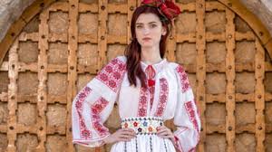 Foto ia românească a revenit pe uliţele din dâmboviţa. Imbraca Te In Ie Traditionala De Ziua Internationala A Iei Romanesti Mobile