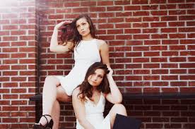 College Senior Pictures Twin Poses Twins Posing Poses College Senior Pictures
