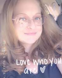 Jessica Mitchell's Instagram, Twitter & Facebook