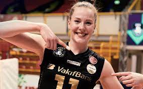 Isabelle haak · voleybol hayatını italya'nın scandicci takımında sürdüren 1999 doğumlu kızıl saçlı isveçli pasör çaprazı. The Success Story Of Isabelle Haak Volleycountry