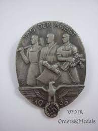 Durch das verwendete material aluminium ist die. V F M R Orders Medals Tag Der Arbeit 1935 Abzeichen