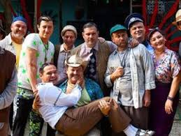 Las fierbinti este un serial de comedie romanesc care a debutat la pro tv pe data de 1 martie 2012 fiind in prezent cel mai urmarit serial romanesc din istoria televiziunii. Las Fierbinti Filme Si Seriale Turcesti