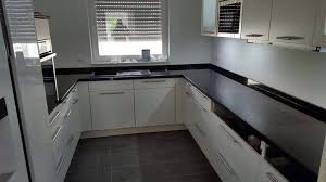Nero Assoluto India Granit Arbeitsplatten Aufmass Lieferung Und Montage Http Www Maasgmbh Com Aktuelle Bonn Nero Assoluto Kitchen Sets Kitchen Decor