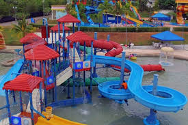 Bukit merah lake town resort is rather old but still a lot of people coming for short holiday. Bukit Merah Laketown Resort Perak Lokasi Percutian