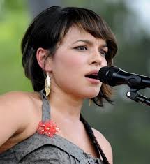 And while the cut isn't quite as drastic as penny's on big bang theory, this major hair. Cute Short Hair Idea Norah Jones S Shaggy Asymmetrical Cut Glamour