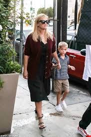As of 2019, his age is 7 years old with his birth sign libra. Reese Witherspoon Steps Out For Lunch With Husband Jim Toth Daily Mail Online