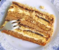 Iako mnogi smatraju da bi pravljenje ove torte trebalo da se prepusti onima koji su malo iskusniji u kuhinju, mi smo odvojili dva recepta koji će čak i oni koji se ne snalaze prvi recept koji smo pripremili za vas jeste posna torta sa višnjama i čokolodom. Jafa Torta Domaci Recepti