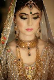 Pin By Saira Khan On Brides Pakistani Bridal Makeup Bridal Jewelery Pakistani Wedding Outfits